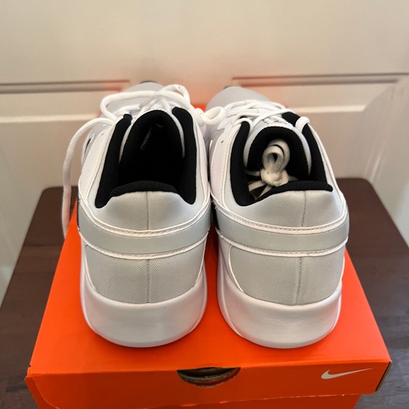 Nike Legend Essential 2
Men's Workout Shoes - Picture 4 of 6